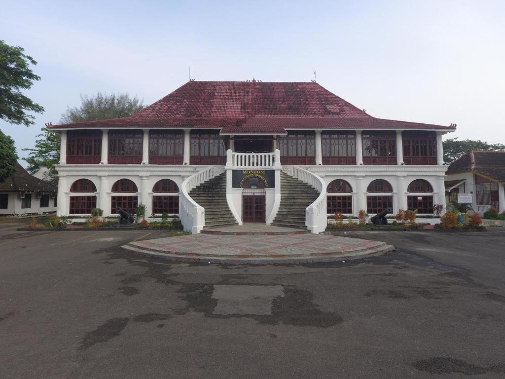 Oyo 3180 Rian Hotel Palembang